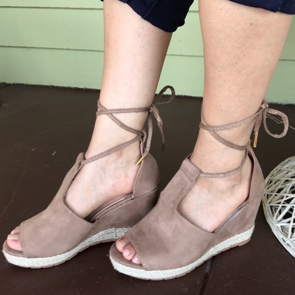 PEEP TOE TAUPE ESPADRILLES size 8 left! - Picture 4 of 7